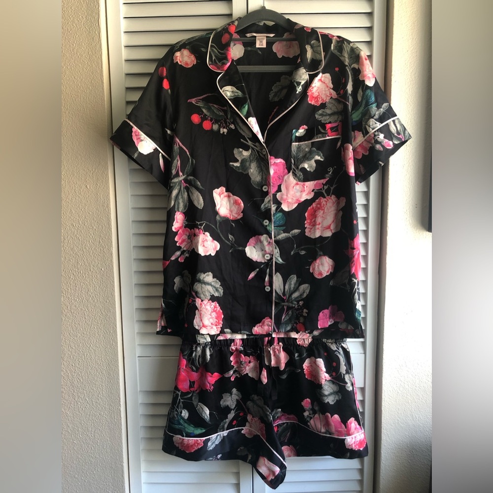 Satin Victoria’s Secret pajama set. Size S. Black/Pink floral